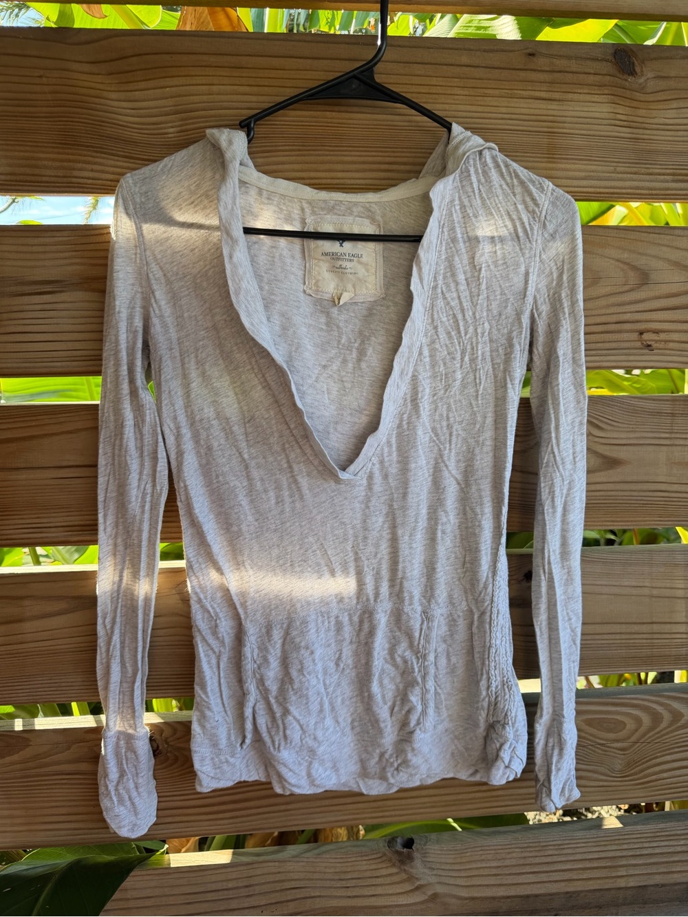 Y2K American Eagle Outfitters Soft V-Neck Long Sleeve Top - Light Gray